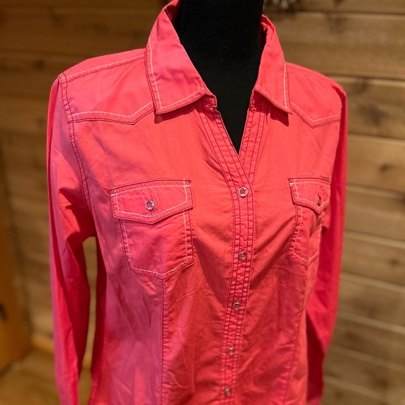 NWT Bit and Bridle button down western top - Picture 3 of 6